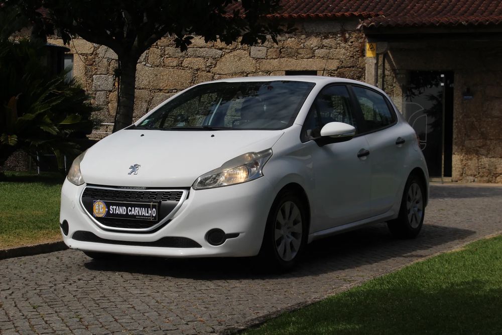 Peugeot 208  2012