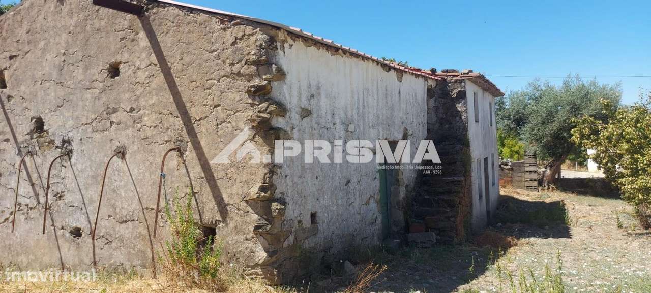 Moradia para Recuperar com Excelente Potencial - Grande imagem: 2/10