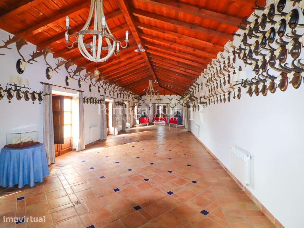 Herdade de Caça Maior com 1000 Hectares + 4 Apartamentos + Anexos-31