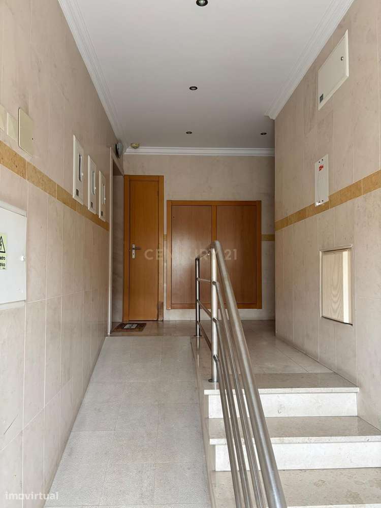 Apartamento Luxuoso com Vista Panorâmica em Montijo-24