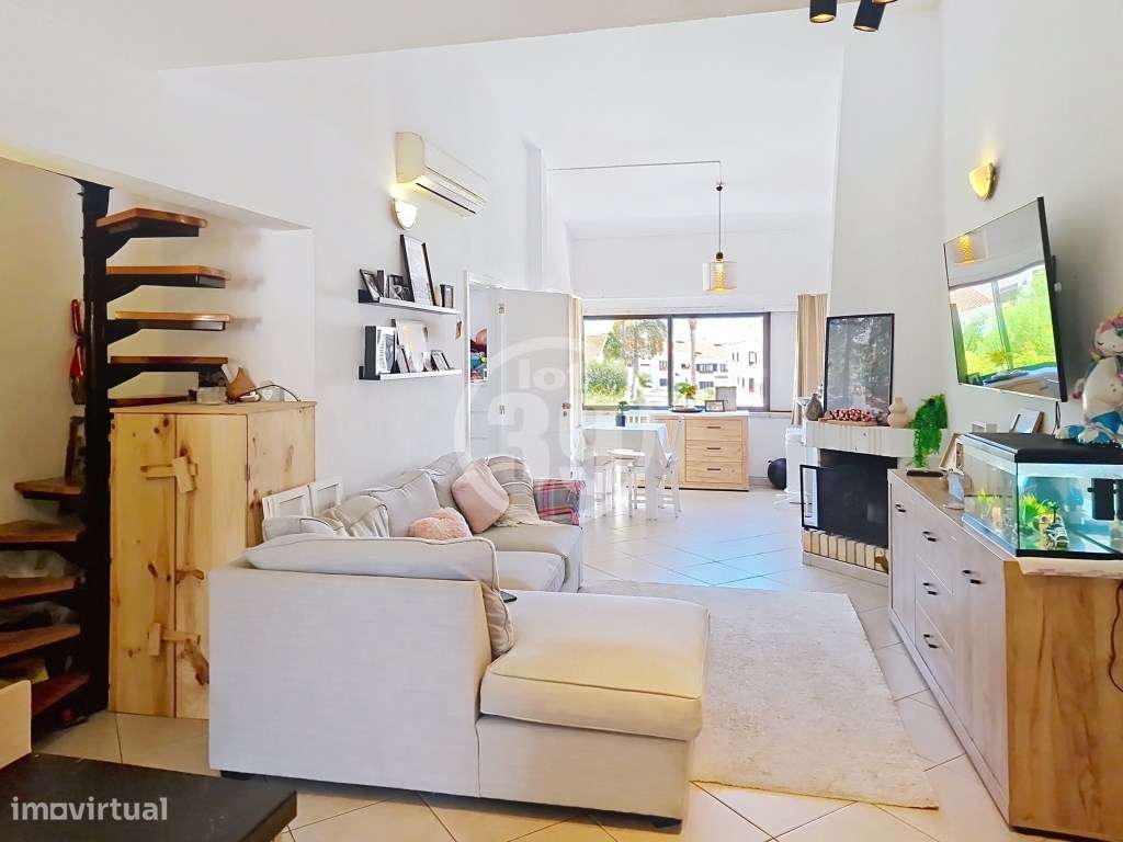 Apartamento duplex com 3 quartos, parqueamento privado e inserido n...-4