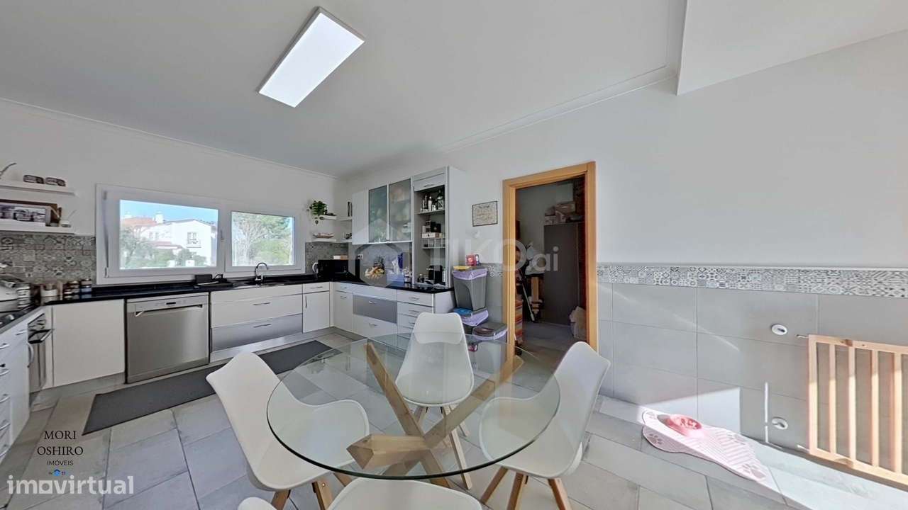 MORADIA T4 218M² EM TERRENO 1.044M² COM PISCINA EM CONDOMÍNIO GOLFE SA-21