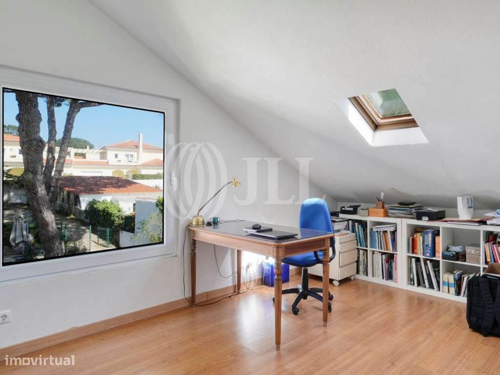 Moradia T4 com jardim no Banzão em Colares-26