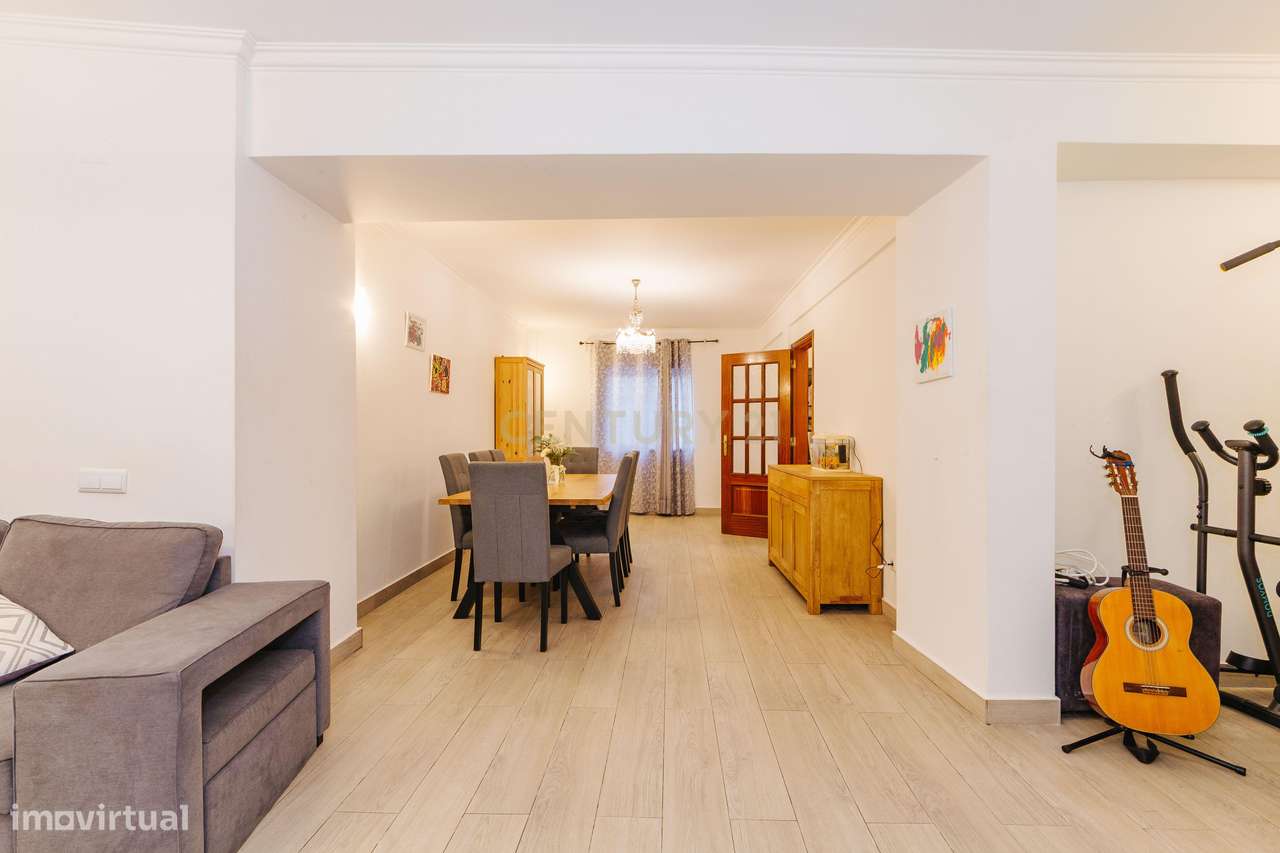 Moradia T4 com terreno urbano na Azambuja - Grande imagem: 5/26