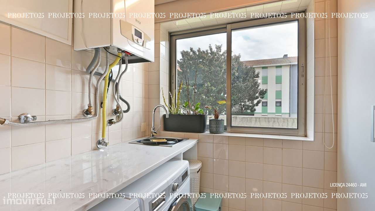 T2 C/ Terraço Privativo em Condº Fechado com piscina  - Casa da Música-16