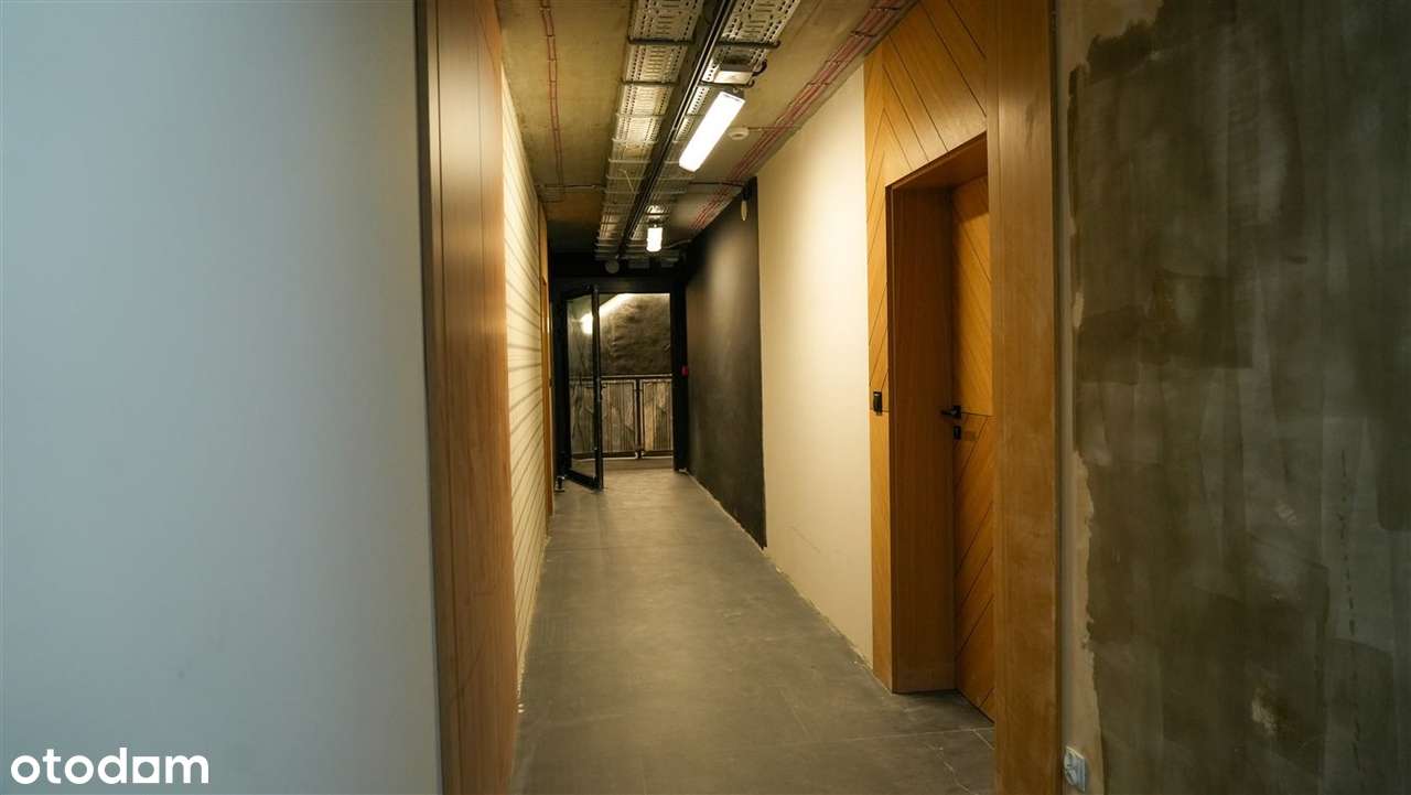 **Basen, strefa wellnes, widok na góry**-17