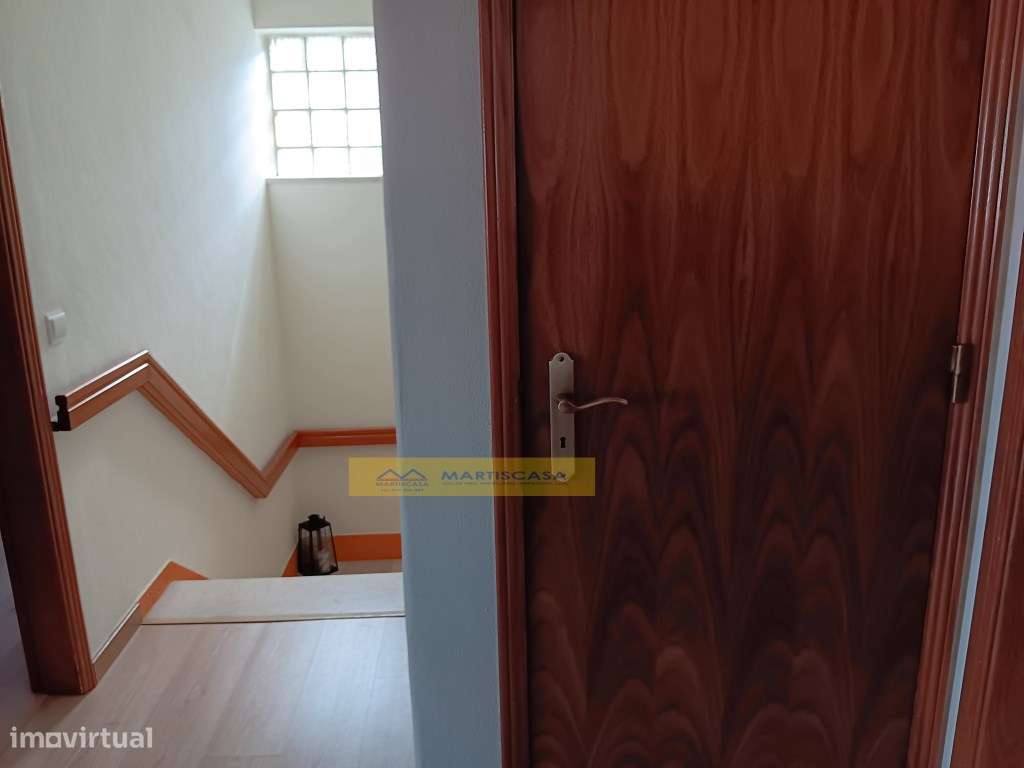 Moradia T4 totalmente remodelada, garagem, sotão e espaço exterior,...-26
