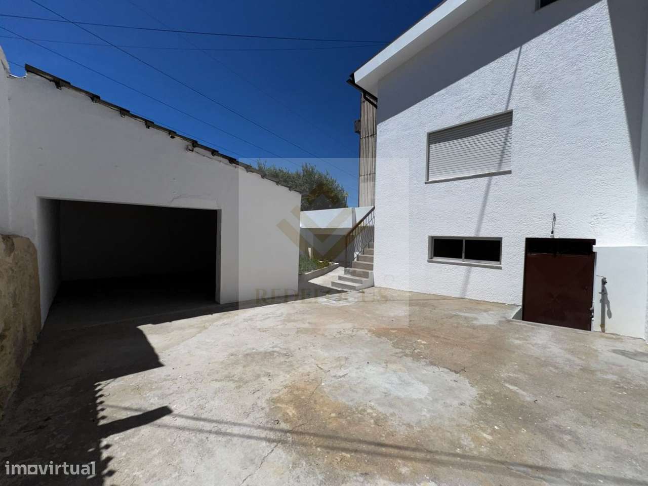 ​Moradia T3 Restaurada no Centro de Escapães-37