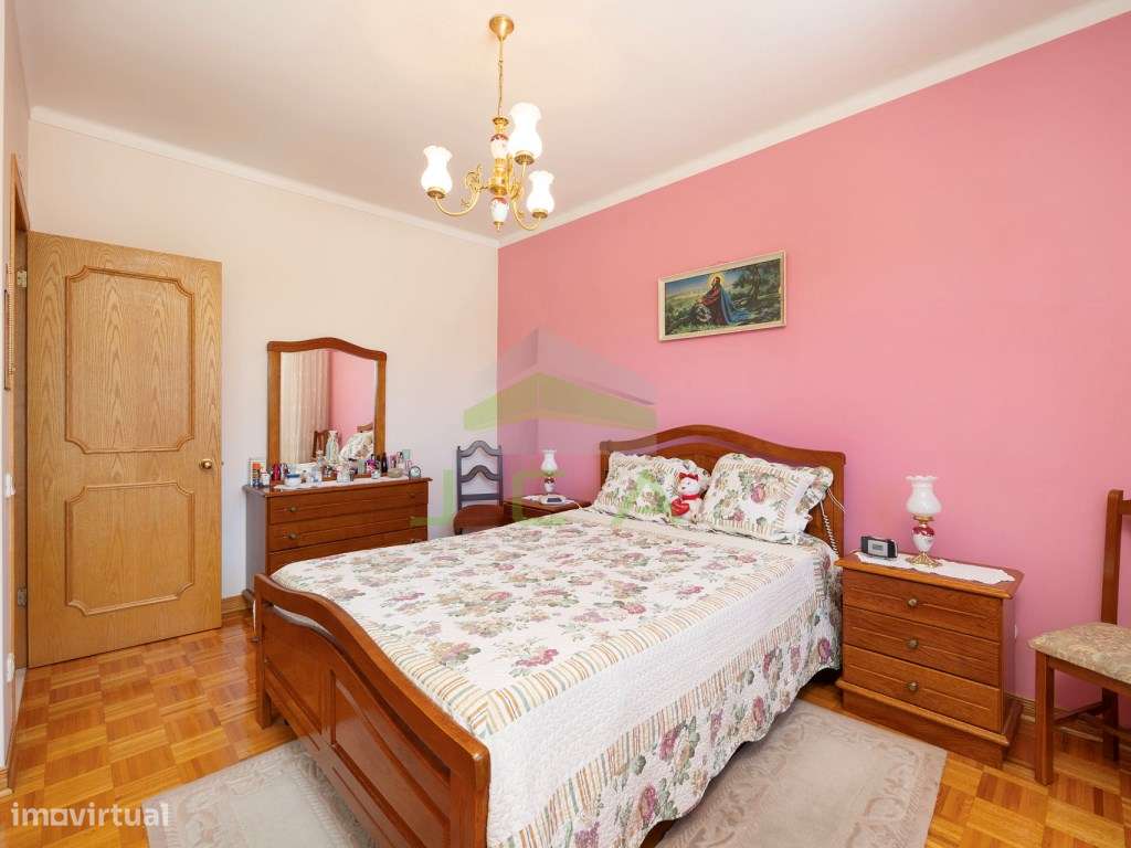 Moradia V3+2 com 4.010m2 de terreno a 5min de Leiria-38