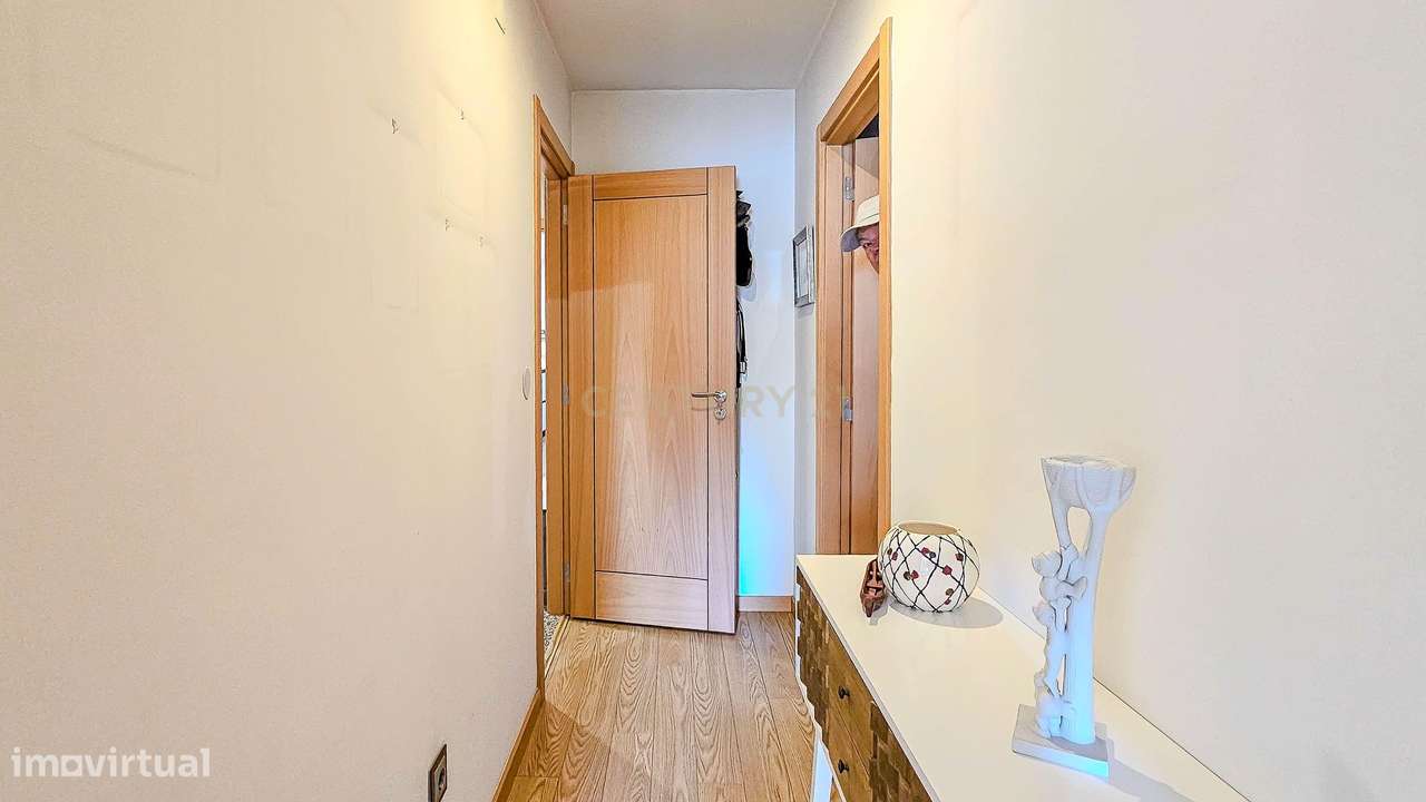 Apartamento T2 no Bonfim, Porto, terraço fechado e varanda.-16