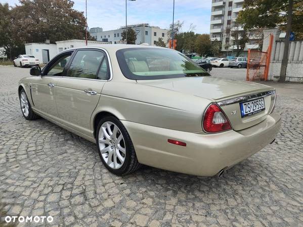 Jaguar XJ XJ8 4.2 LWB Executive - 37