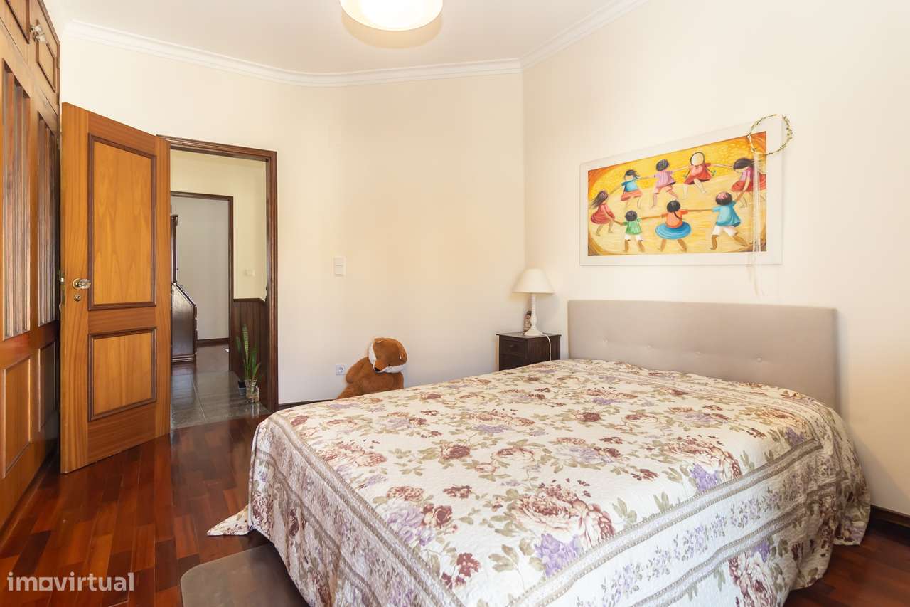 Moradia T5 isolada, Garagem , Quinta Charnequinha-19