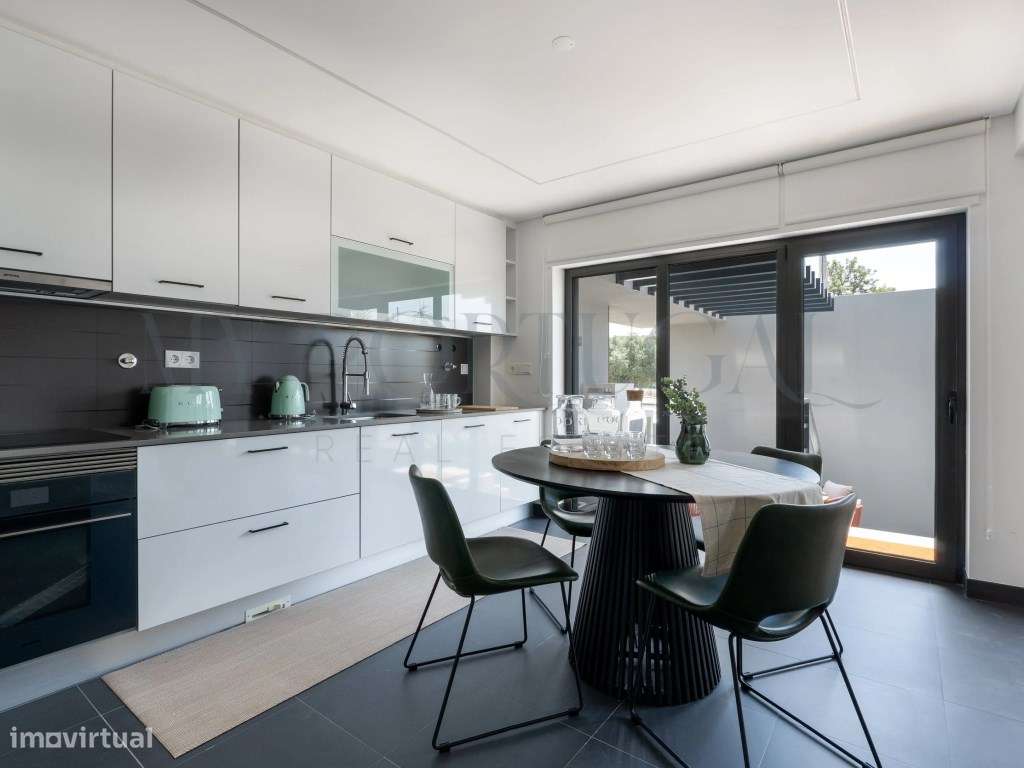Elegância e Modernidade: Moradia T4 de Luxo com Rooftop em Alcochete-10