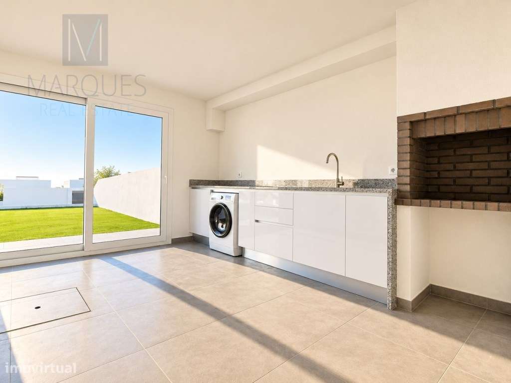 Moradia V4 com Garagem, Logradouro e Jardim em Vale de Milhaços - C...-37