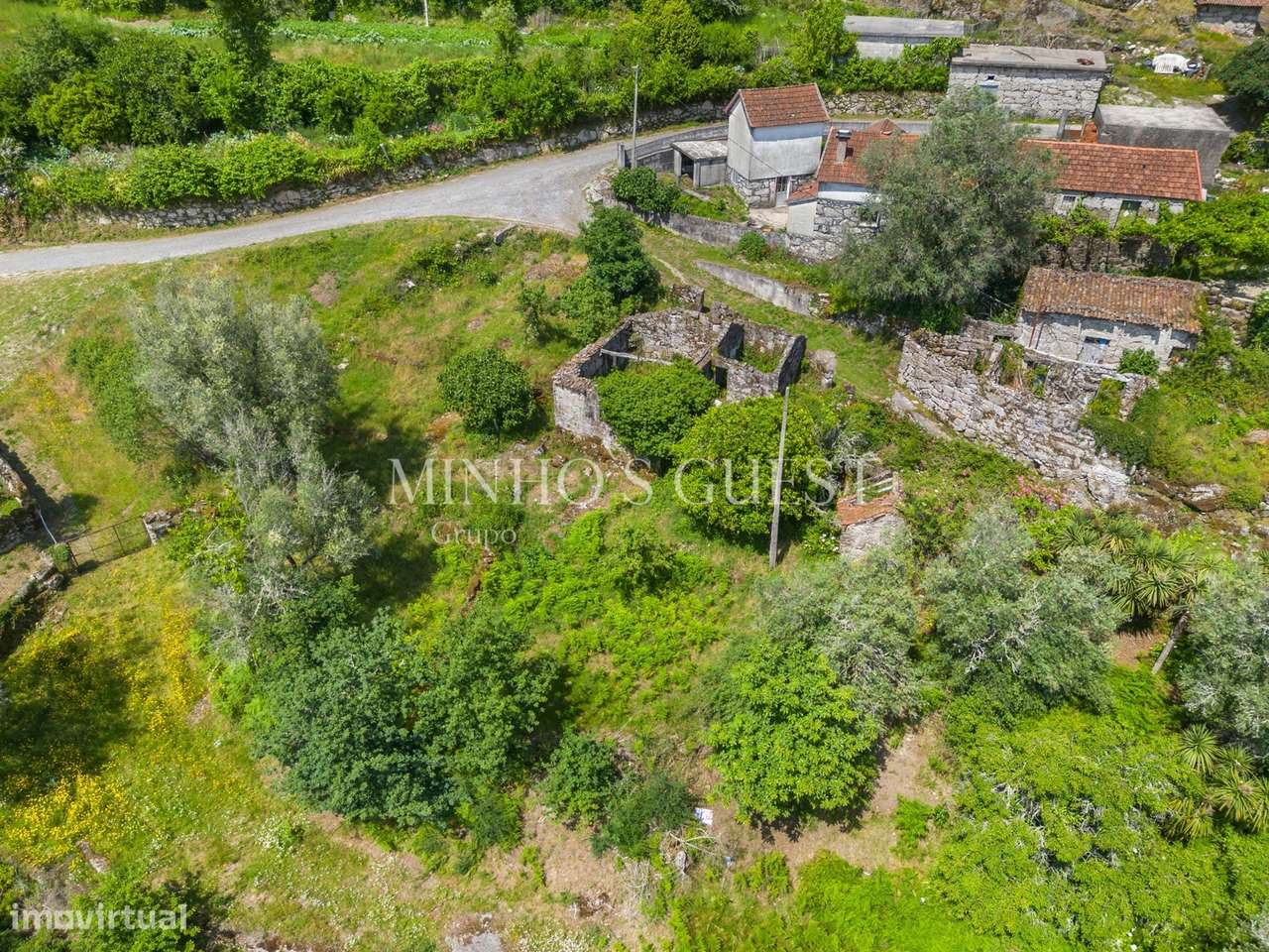 Terreno (700m2) c/ Ruína em Serzedelo – Póvoa de Lanhoso-8