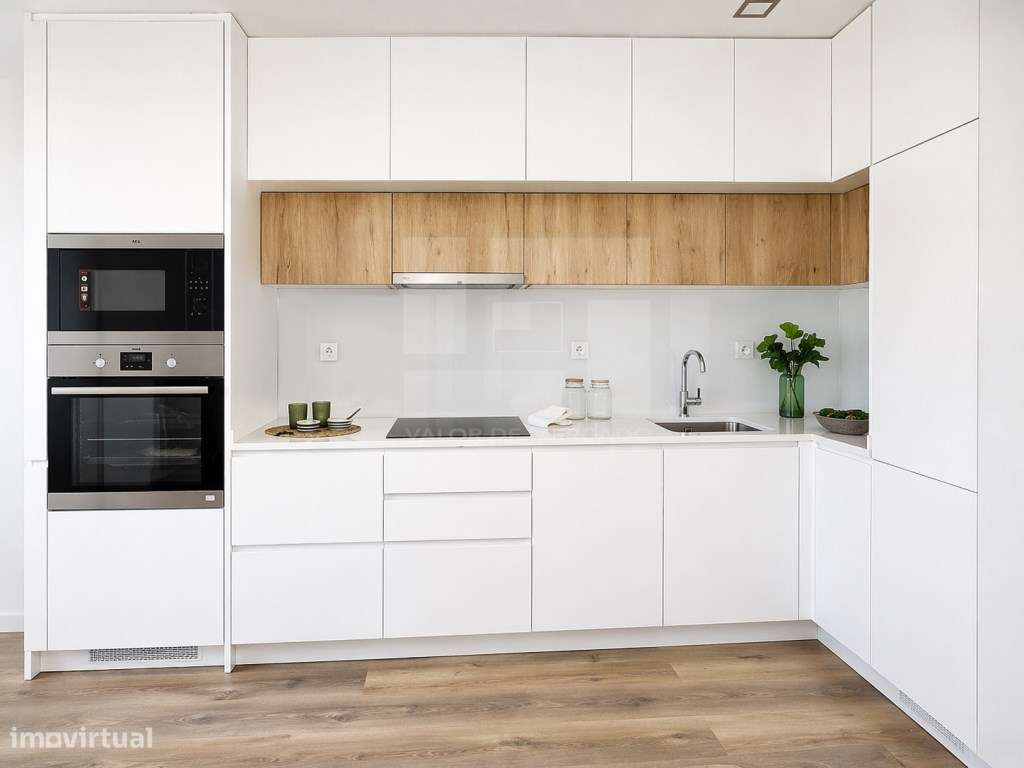 Apartamento T3 EM REMODELAÇÃO, 5º andar, Rua Engenheiro Nobre Guedes-0