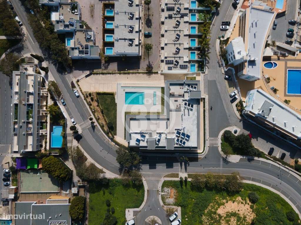 Apartamento T2 com piscina, Estacionamento Privativo, no Centro de ...-9