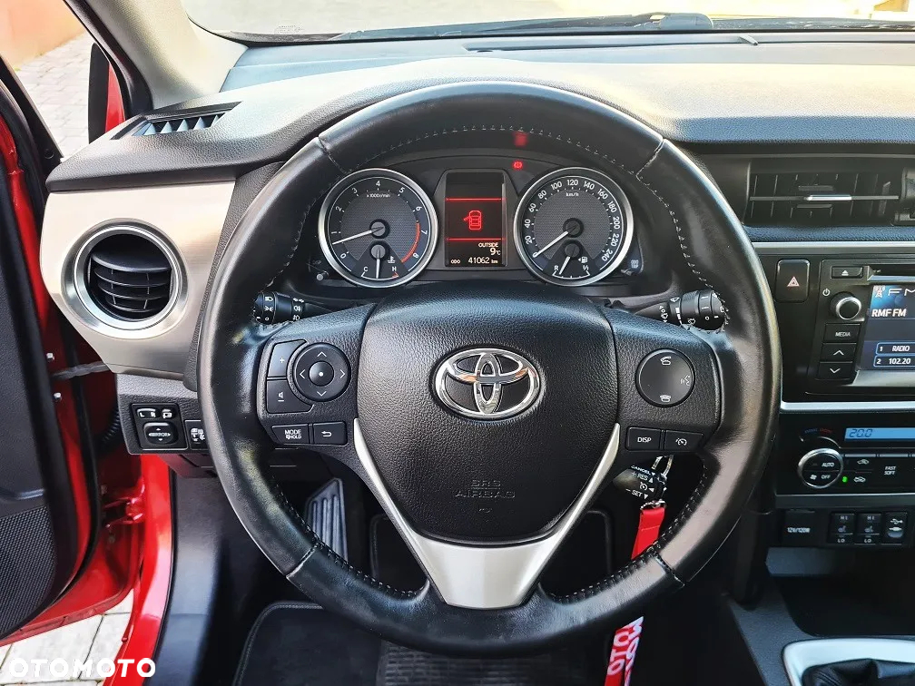 Toyota Auris 1.6 Premium + - 17