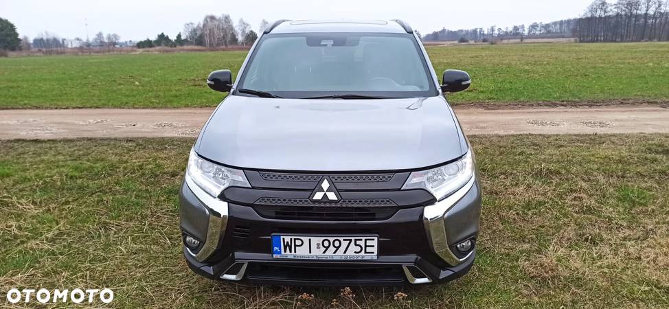 Mitsubishi Outlander - 2