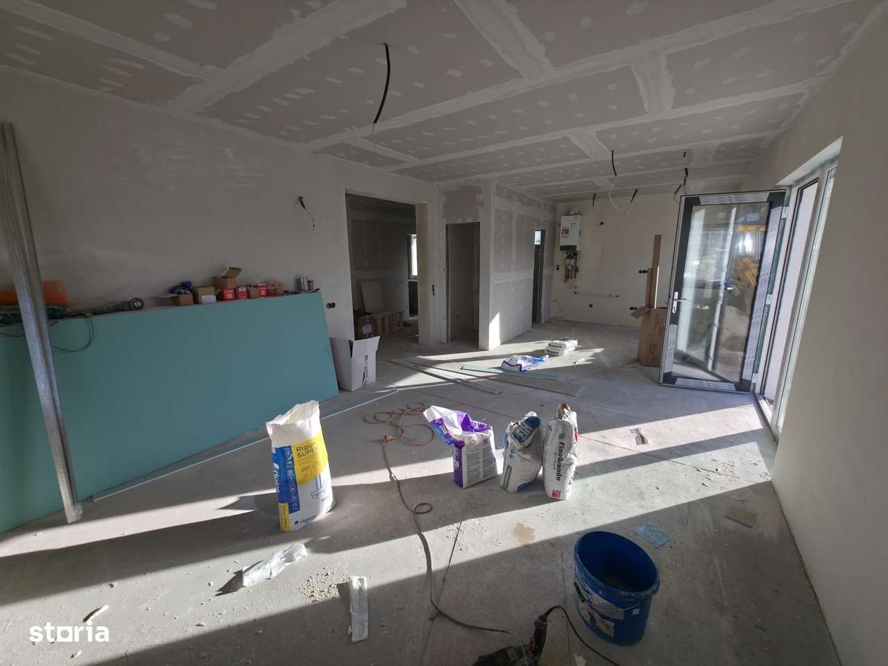 2 case tip parter, 4 camere, 2 bai, 5 arii teren, la cheie + gard-1