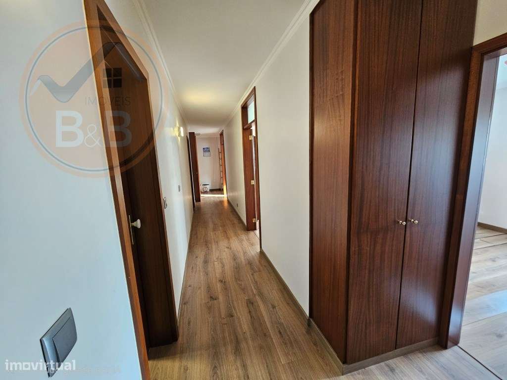 Apartamento T3 com garagem em Valbom-8