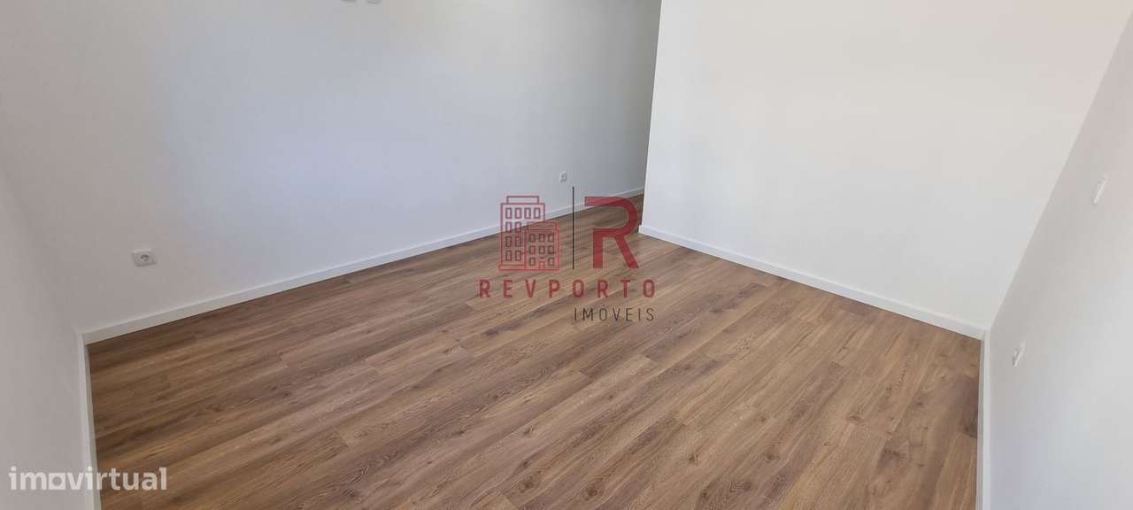 Apartamento T2, Novo, com suite e garagem dupla-9