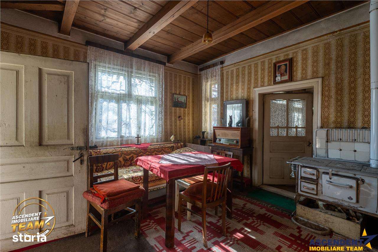 FILM! Casa si anexe, pe domeniu de 6.221mp,  livada pomi fructiferi, L-5