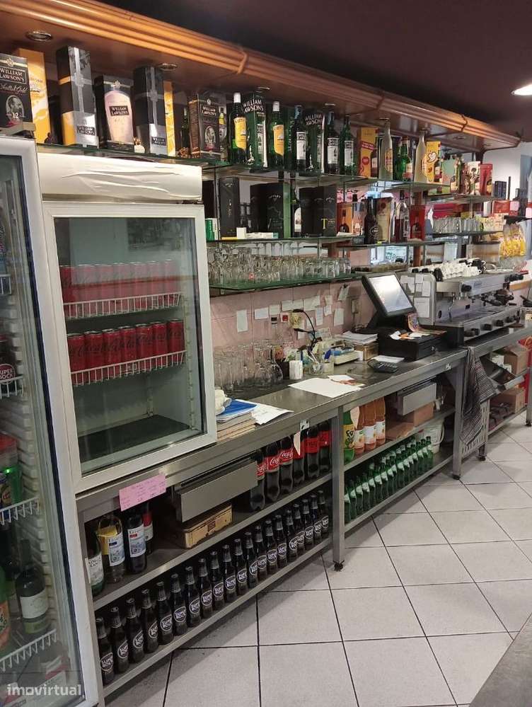 GRANDE OPORTUNIDADE ! TRESPASE DE CAFE EM GAIA-54