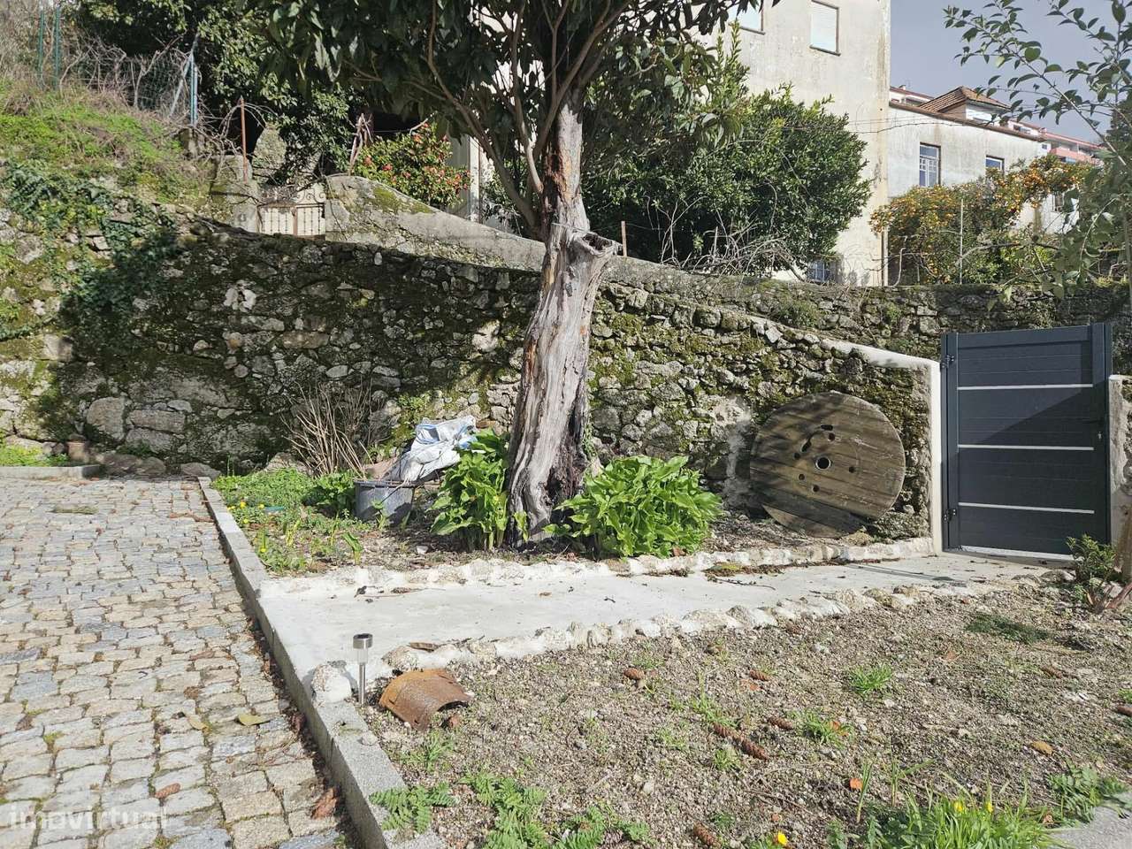 Edifício Junto ao polo das engenharias na covilhã - Grande imagem: 4/34