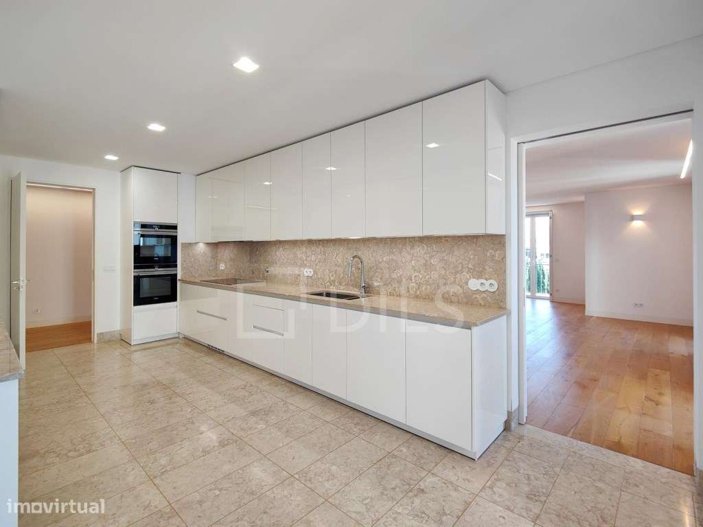 Apartamento T3 em condomínio com jardim e piscina, na Lapa - Grande imagem: 4/41