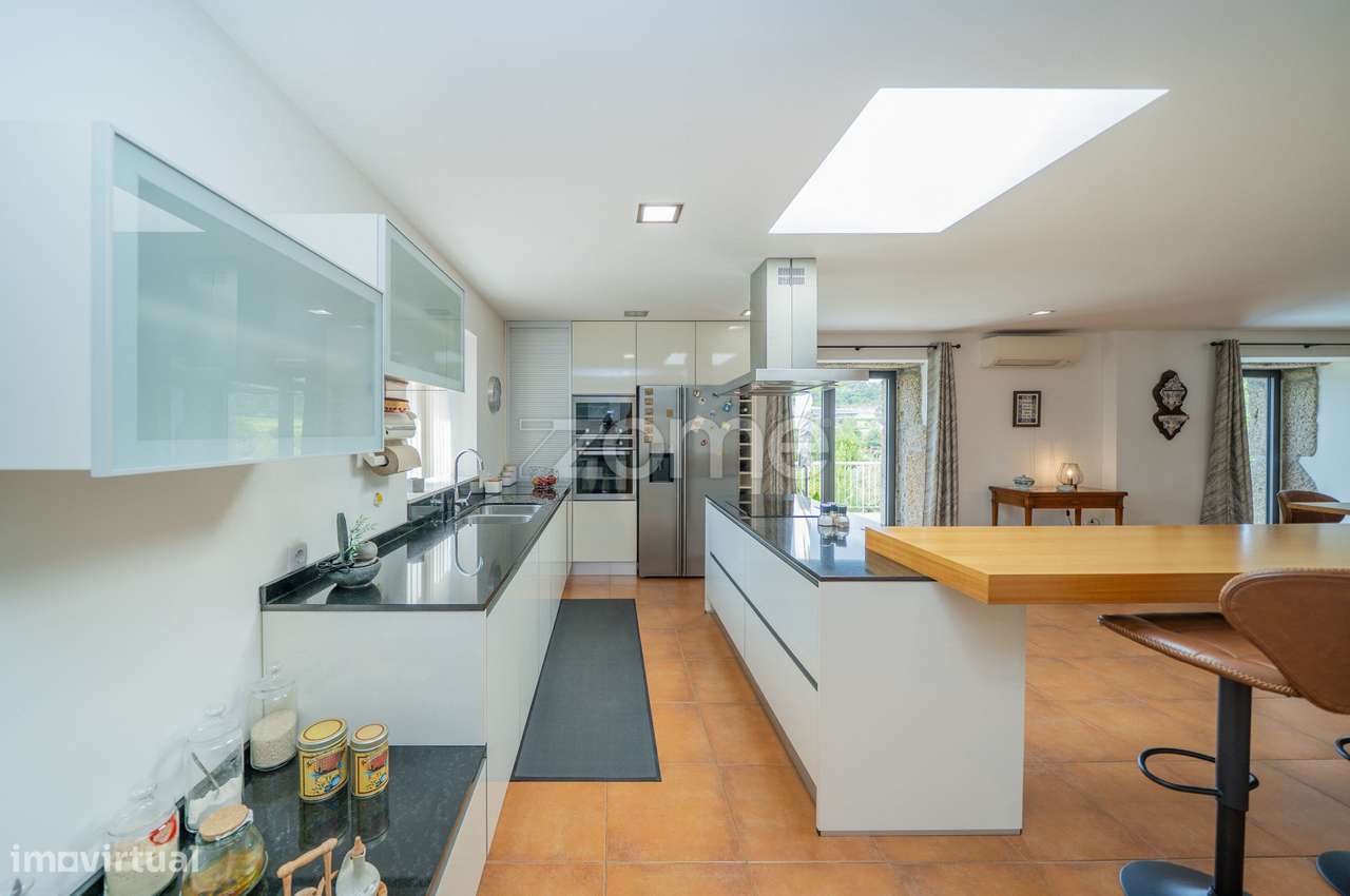 Moradia T5 + 1 com Piscina em Espinho, Braga-15