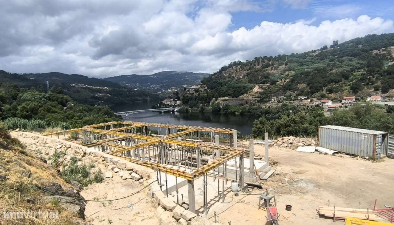 Venda de Moradia V4 em construção, em frente ao rio, Oliveira do Dou-7