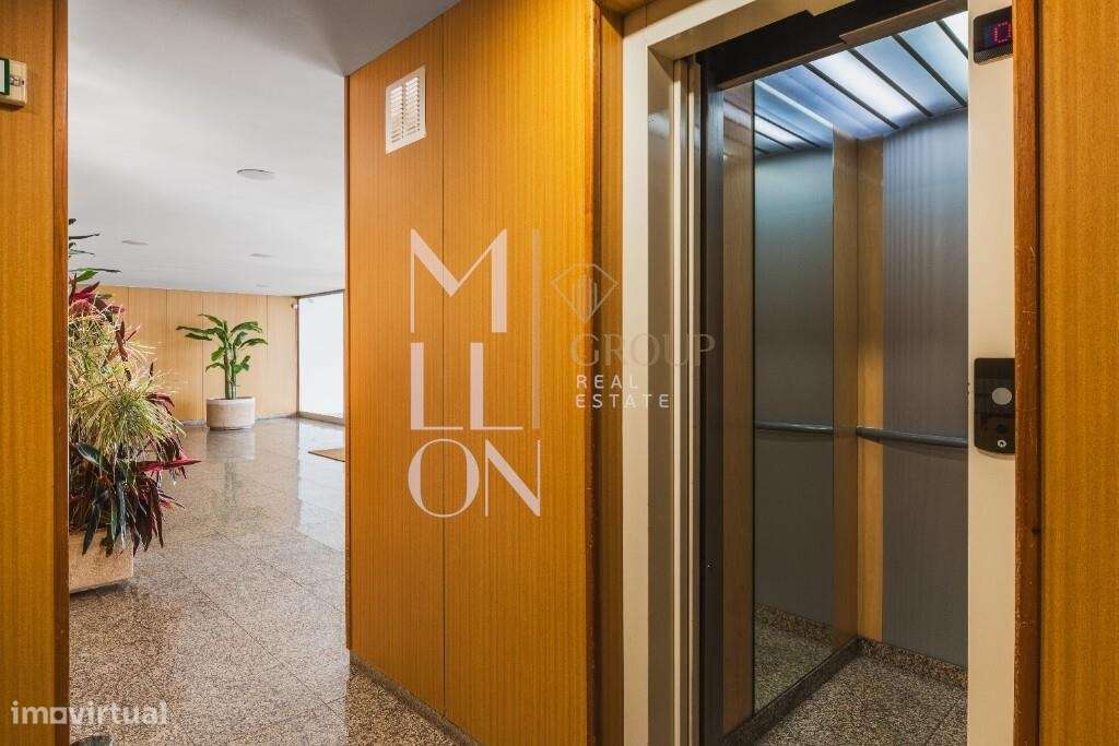 T2 com Suite, Varanda a Sul e Garagem Dupla a 10 min. do Hospital S. J-18