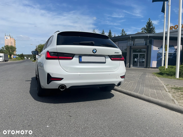 BMW Seria 3 330i - 4