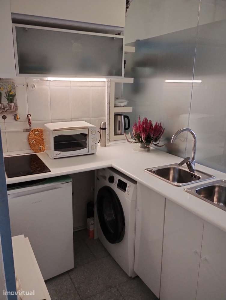 T1 com varanda, elevador e boa localização - Grande imagem: 5/5