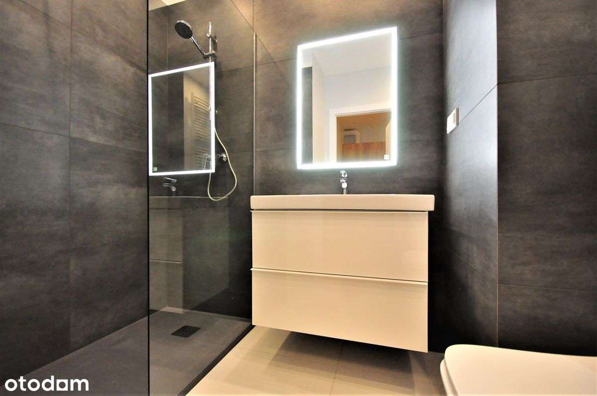 Kawalerka z sypialnią, balkonem i garażem.-9