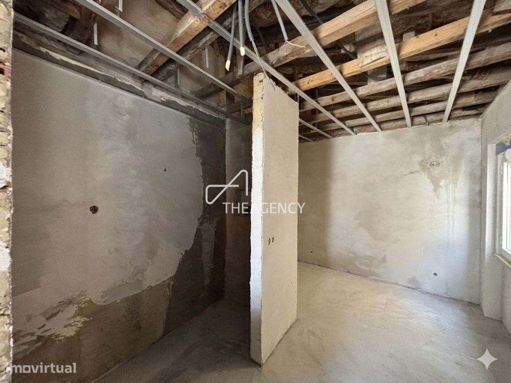 Prédio p/ Investimento em Alhandra  - 2 Estúdios para Restaurar-22