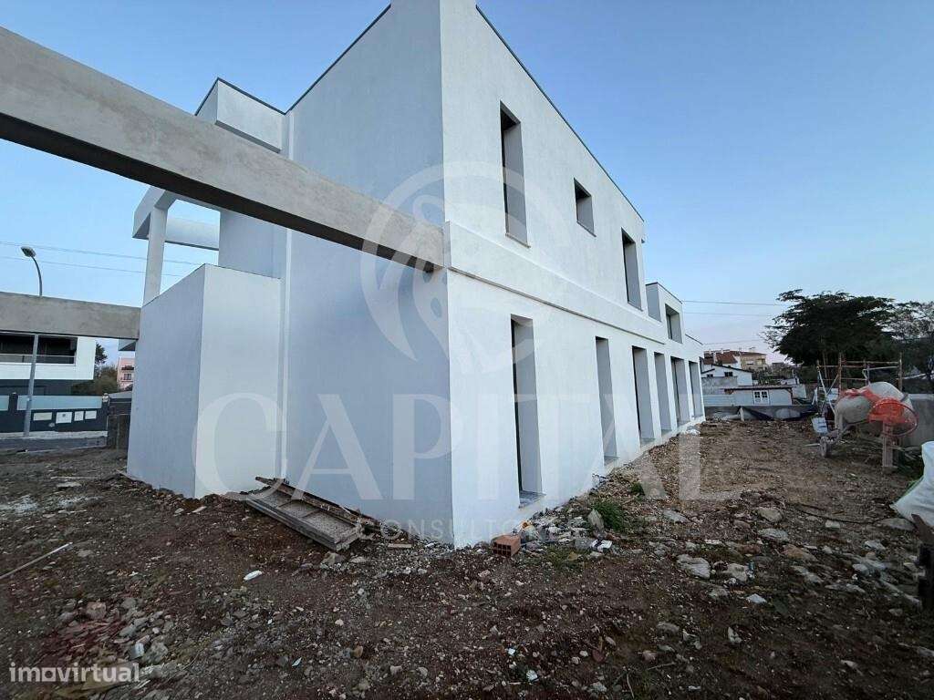 Moradia V3 Isolada com Piscina – Nova – Abrunheira-31