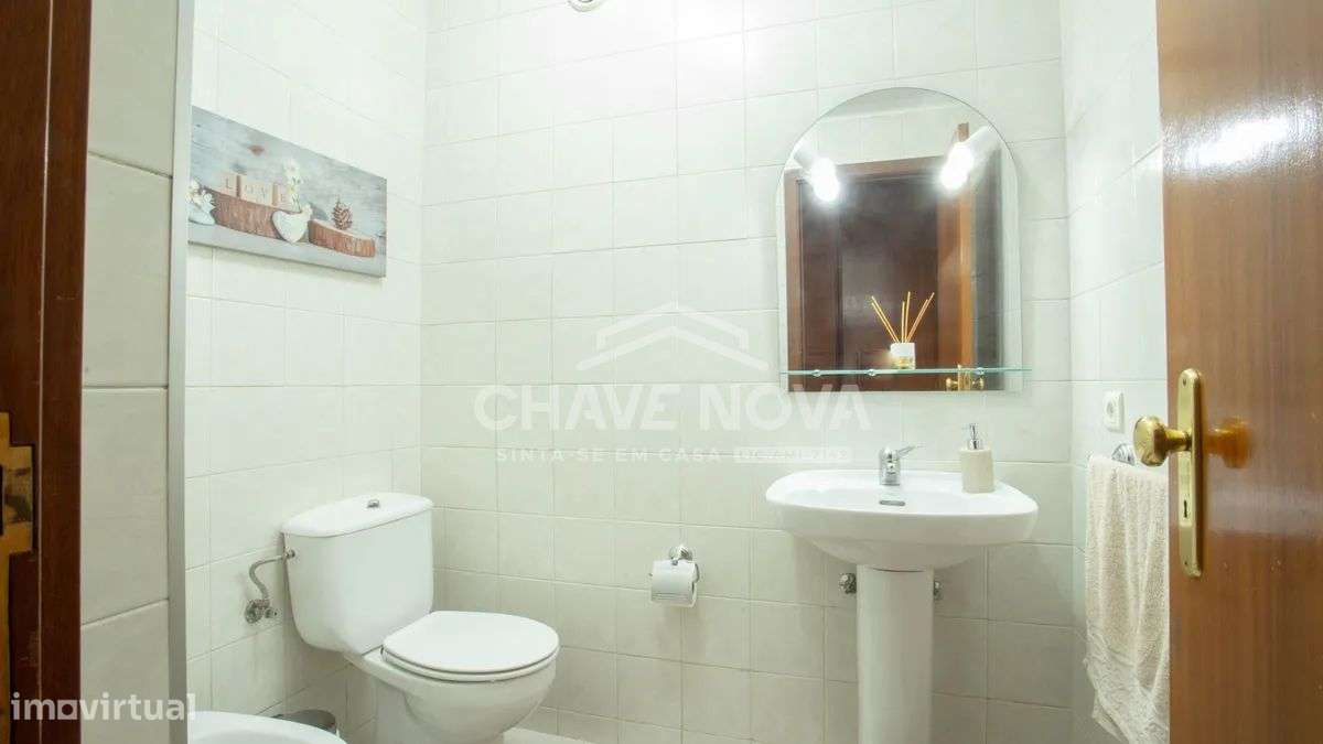 Apartamento T3 c/ Vistas Mar e Garagem Box em Canidelo-8