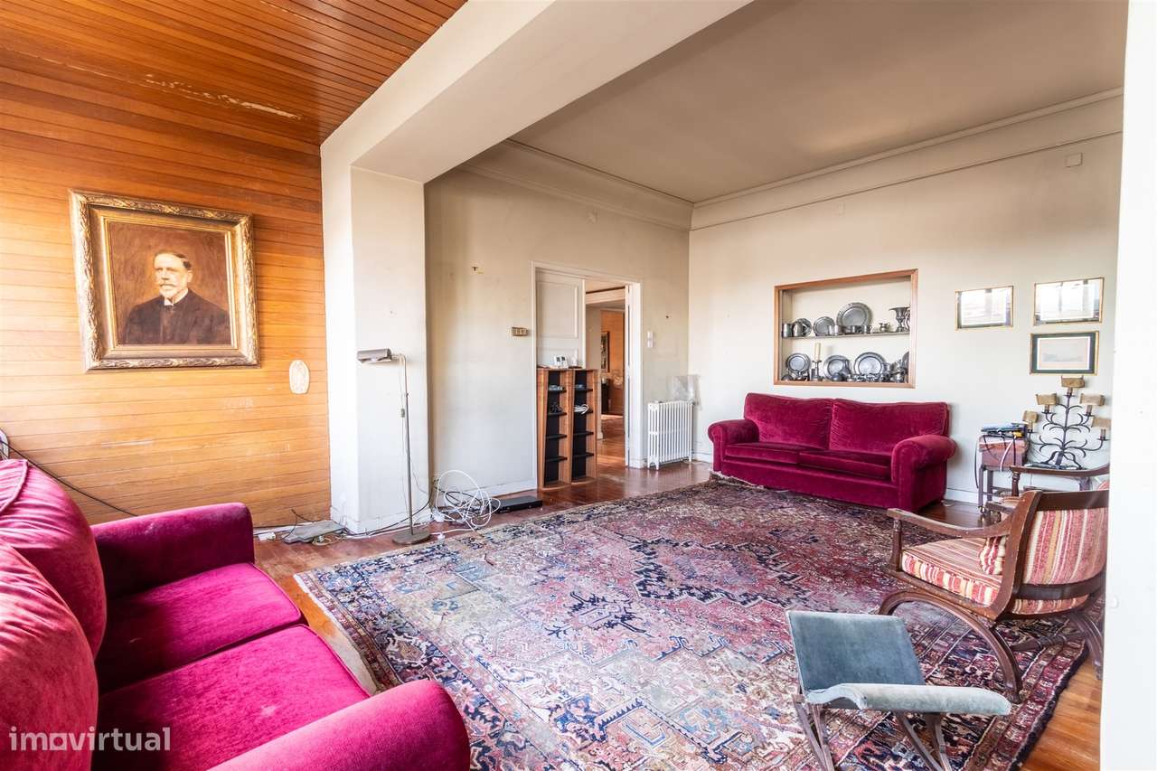 Moradia Estoril Cascais Vista Mar para renovar T6-7