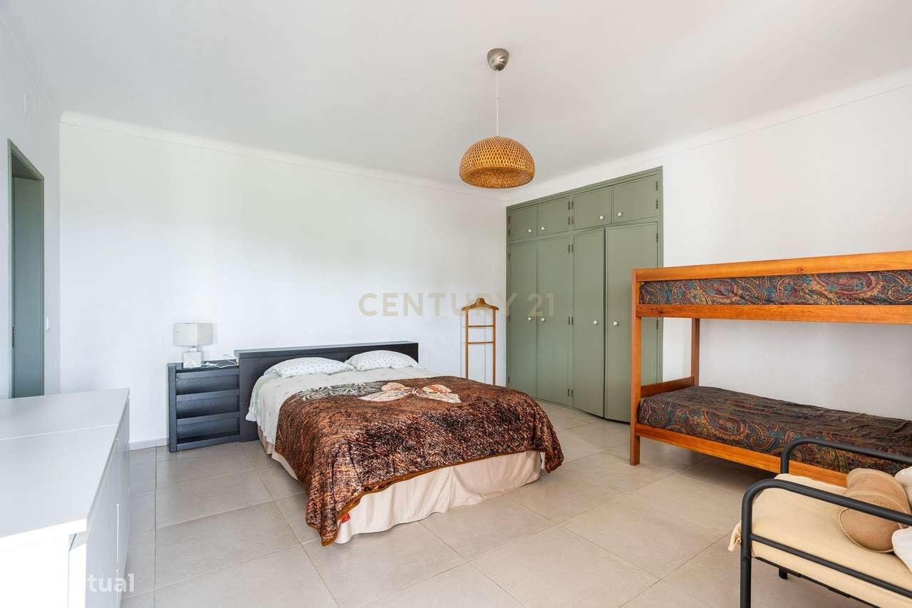 Quinta de 7800 m2  com Casa Principal T3, Apartamento T1 e 6 quartos i-13