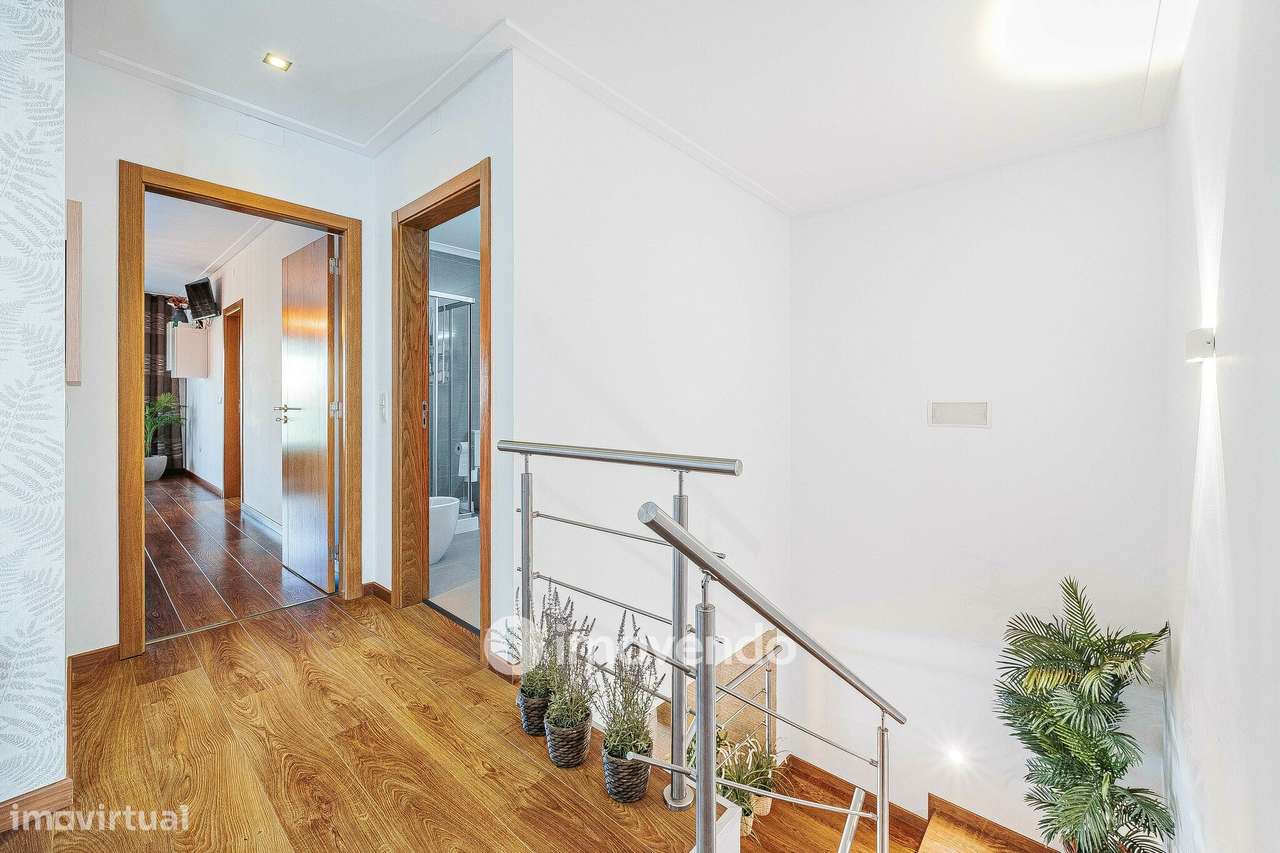 Apartamento T4 Duplex, com estacionamento e arrecadação, no Barreiro-19