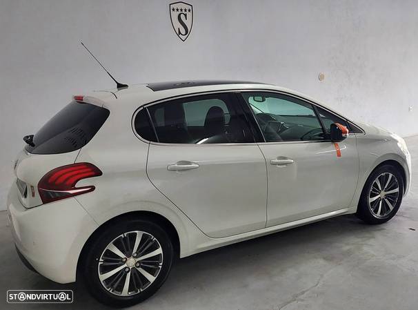 Peugeot 208 1.2 PureTech GT Line - 4