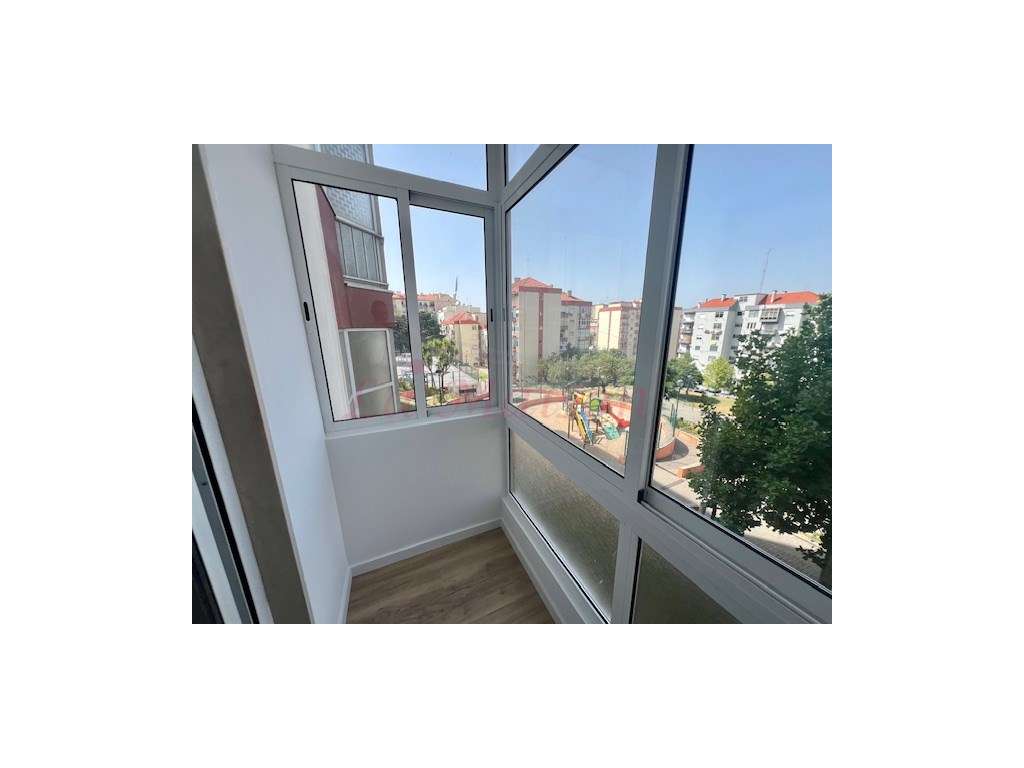 Apartamento T3 totalmente remodelado na Amadora-30