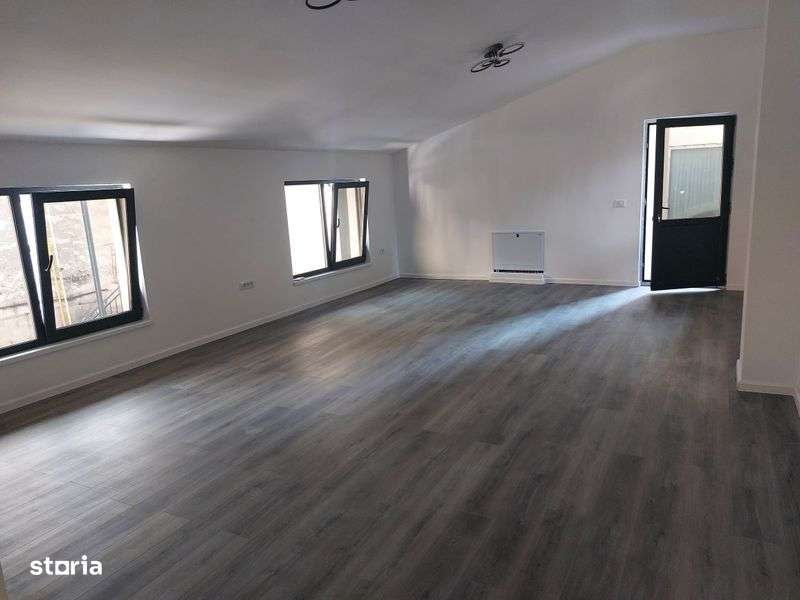 Vand casa in centrul orasului Rm Vacea , impecabila . - Imagine principală: 4/7