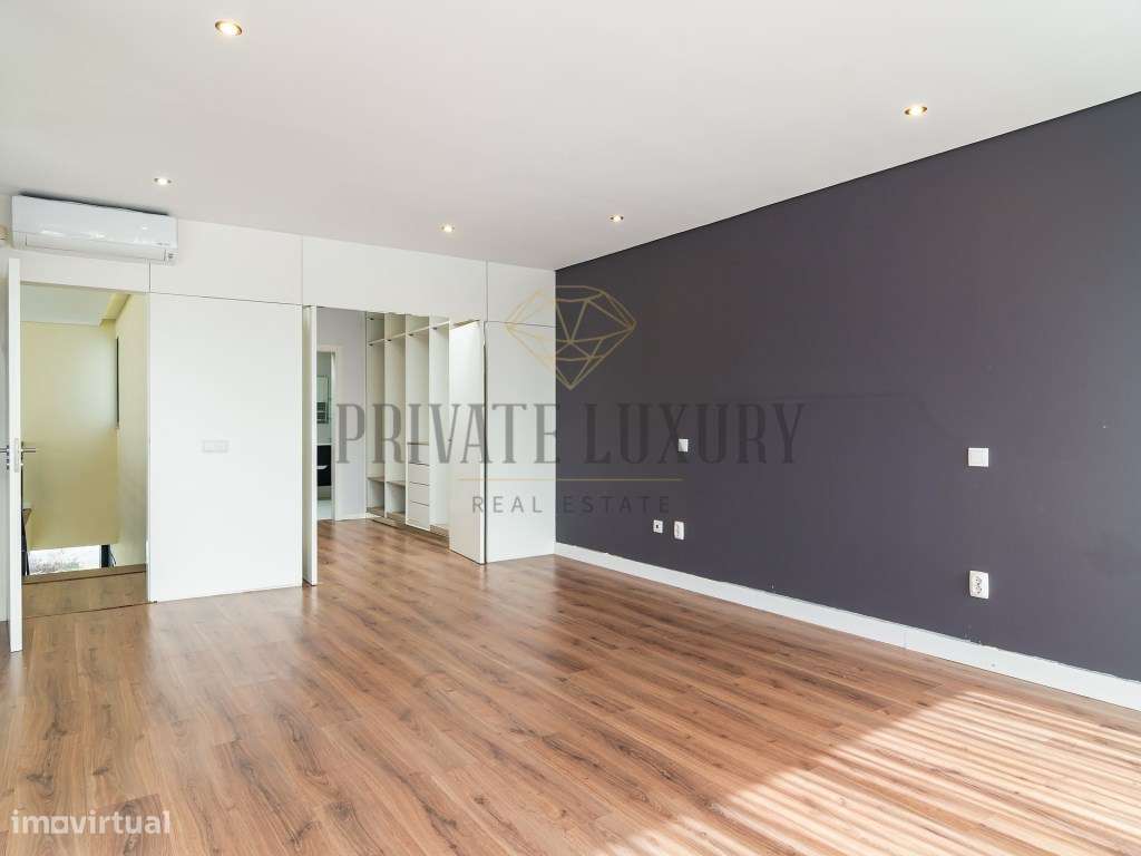 Moradia T4 com varandas e piscina em Azeitão-11