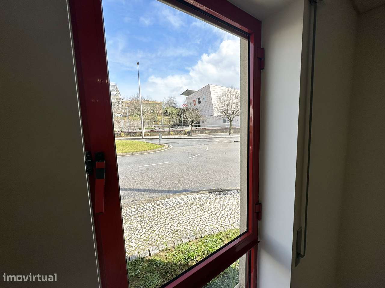 Apartamento T2 junto Shopping 8ª Avenida - Grande imagem: 5/11