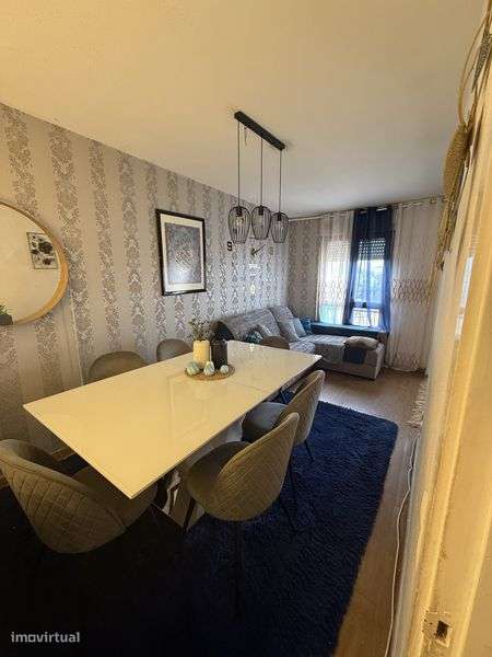 Vende -se apartamento T2+1 , no vale da amoreira. 4 andar Com elevador - Grande imagem: 5/11