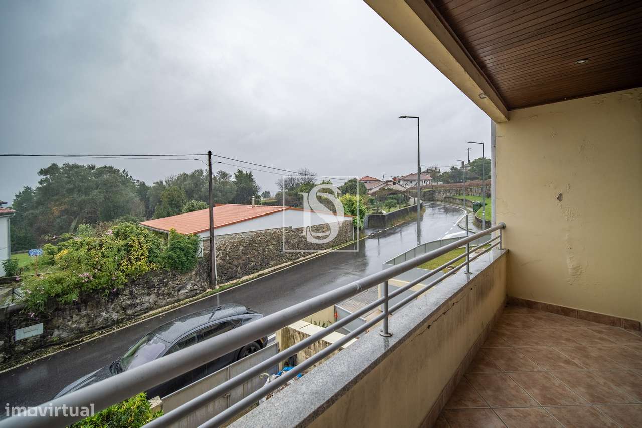 Moradia T3 em Banda, c/ 284m2 - Grande imagem: 4/26