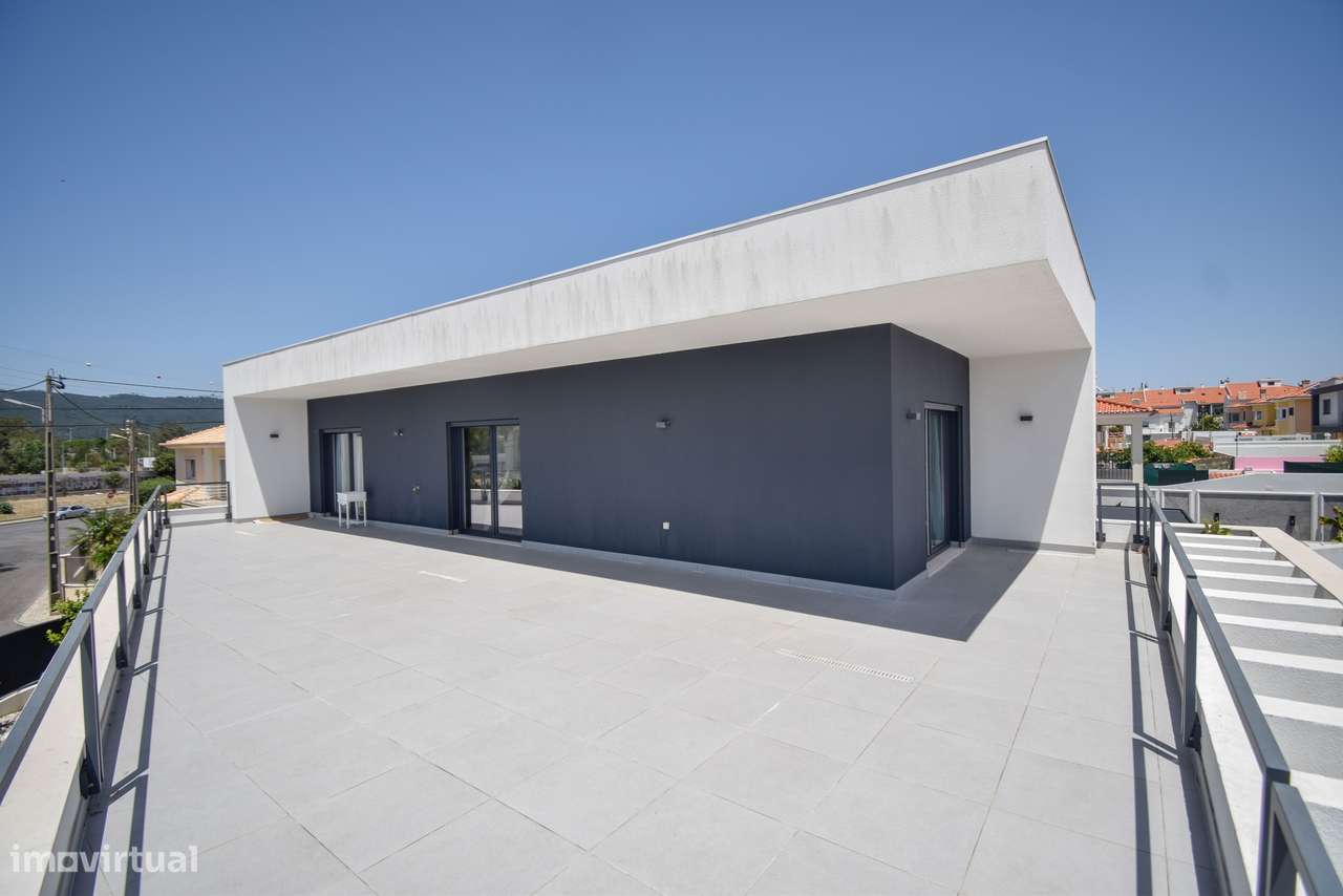Moradia T4 com Piscina e Jardim em Alcabideche, Cascais-33